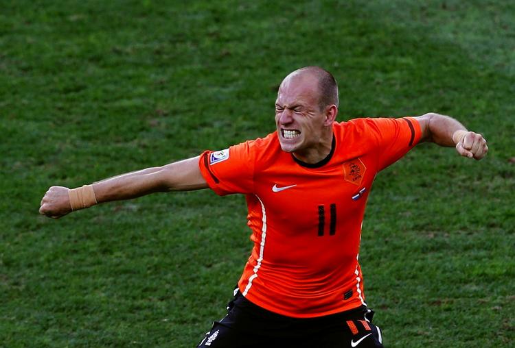 1-0. Et træk ind i banen og et hug med venstrebenet, så havde Arjen Robben bragt Holland på 1-0. 