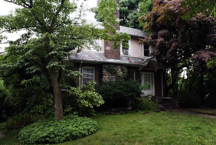 SPIONREDE. To af de spionmistænkte i USA boede i dette hus i byen Yonkers i New York-delstaten. 