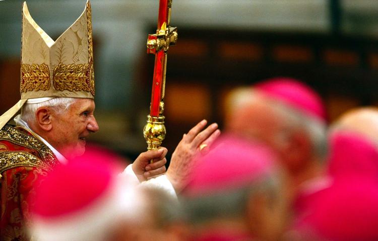 Oprustning. Pave Benedict blæser til kamp mod afkristningen af Vesten. 