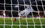 MÅÅÅL. Paraguay og Japan måtte ud i straffesparkskonkurrence, før de kunne score. 