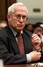 Spion Den 71-årige Oleg Gordievskij var leder af KGB's missioner i London under Den Kolde Krig. Han vurderer, at der befinder sig omkring 50 spion-ægtepar i USA. 