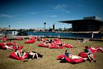 Skuespilhuset har taget initiativ til Ofelia Beach, hvor man både kan opleve fodbold, opera og tango. Men en madoplevelse får man under ingen omstændigheder. 