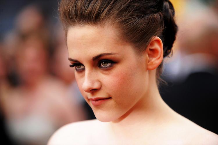 Kristen Stewart har det bedst i outsiderrollerne, men i blockbusterserien 'Twilight' har hun fået stor ros for at tilføre Stephenie Meyers noget passive romankarakter Bella både dybde og dimensioner i filmversionen. Foto: AP 