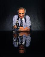 Stop. Larry King begyndte sin karriere i Florida i 50'erne. I en alder af 76 år lukker han nu sit interviewprogram 'Larry King Live' ned. 