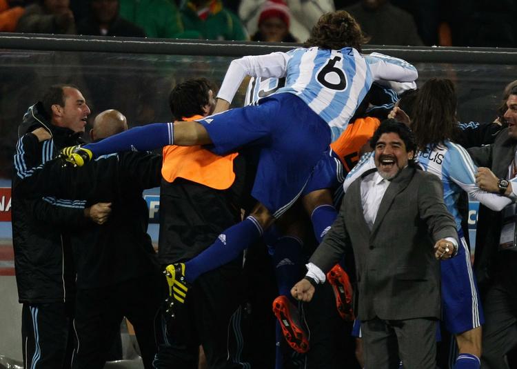 ARGENTINA. Ti gange har træner Diego Maradona og hans spillere jublet over en VM-scoring. Dermed er Argentina slutrundens mest scorende. 