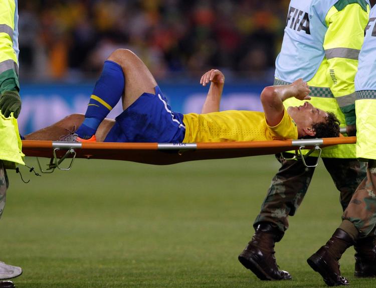 Elano. Galatasaray-spilleren er en af fire ukampdygtige midtbanespillere. 