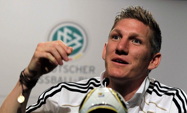 småbitter. Før Bastian Schweinsteiger overhovedet har spillet mod Argentina ved VM klandrer han sydamerikanerne for at provokere på banen. 