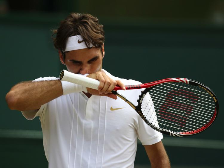 nederlag. Sidste års vinder af Wimbledon, Roger Federer, er ude af årets turnering. 