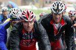 brostensfrygt. Lance Armstrong (til højre) frygter 3. etape af Tour de France, hvor rytterne skal køre 13,2 kilometer på brosten 