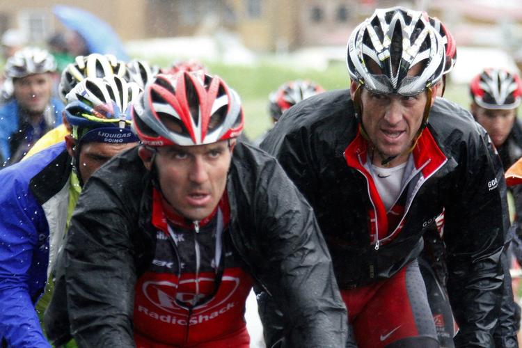 brostensfrygt. Lance Armstrong (til højre) frygter 3. etape af Tour de France, hvor rytterne skal køre 13,2 kilometer på brosten 
