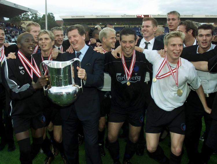 mester. I 2001 blev Roy Hodgson i sin eneste sæson i FC København dansk mester med et hold b estående af blamdt andre Sibusiso Zuma, Niclas Jensen og Christian Poulsen. Arkivfoto. 