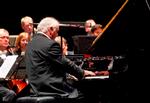 Daniel Barenboim spiller så  meget, at der dårligt er tid til at øve.  Resultatet tirsdag aften blev en blanding af rørende poesi og stedvist urent spil.  Foto: Jakob Lerche 