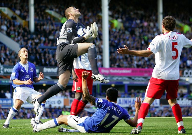 bold-på-tv. Blackburn mod Everton fra sidste sæson. Det er umiddelbart et helt åbent spørgsmål, hvilken tv-selskab der vil have retten til at transmittere en sådan kamp. 