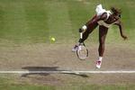MUSKELBUNDT. Serena Williams sendte i sin semifinale ved Wimbledon kvinderækkens hidtil hårdeste serv ad sted. 