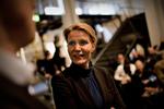 Skat. Over halvdelen af danskerne mener ifølge ny meningsmåling, at debatten om Helle Thornings mand, Stephen Kinnocks, har skadet S-formandens troværdighed. 