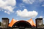 Allerede nu kan 5000 festivalfans sikre sig billetter til næste års Roskilde Festival. Hvis man ellers tør. Programmet er først klar til foråret. 