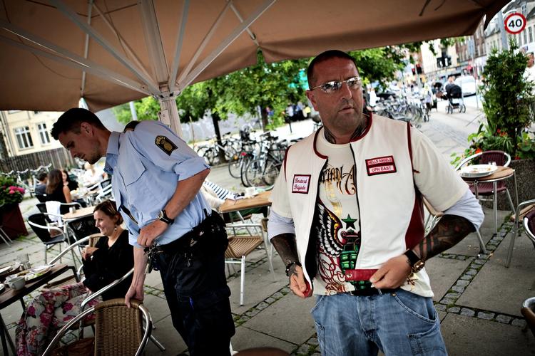 Beslaglagt. Ekstra Bladets Forlag afviser at have overført 600.000 kroner til rockeren Brian Sandbergs konto i forskud på hans bog.  Politiet har konfiskeret forskuddet. Arkivfoto. 