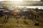 Natten til torsdag blev to kvinder overfaldet med kort mellemrum på Roskilde Festival. Politiet efterforsker begge sager som sædelighedsforbrydelser. 