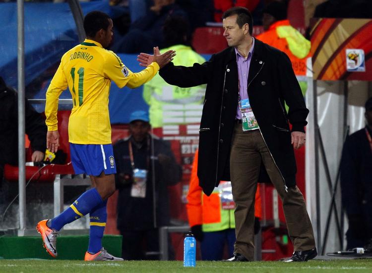 tilfreds. Da Robinho havde scoret til 3-0 skiftede træner Dunga ham ud i ottendedelsfinalen mod Chile. 