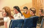 mistænkt. Den 28-årige kvinde, hvis far angiveligt var  en højprofileret agent indenfor det tidligere KGB, ses til venstre i denne retstegning. 
