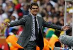 JOBSIKRET. Fabio Capello overlever på posten som engelsk landstræner trods VM-fiasko. 