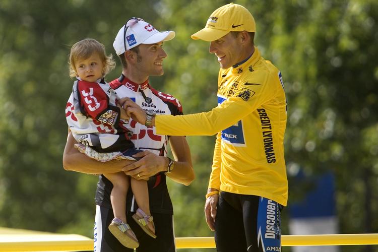 FAVORITTER. Lance Armstrong (th) Ivan Basso blev i 2005 nummer ét og to i Tour de France. Det scenarie kan ifølge italieneren godt gentage sig i 2010. 