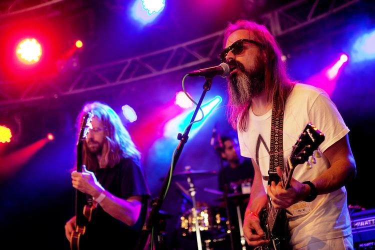 Syret. Wooden Shijps mestrer kunsten at dykke dybt ned i et groove i deres dybt nørdede rockmusik. 