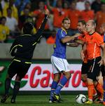 UDVIST. Felipe Melo er ikke Brasiliens mest populære mand efter nederlaget i VM-kvartfinalen mod Holland. 