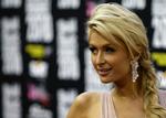 Mediefænomen. Paris Hilton blev fremstillet for en dommer kort efter kampen mellem Uruguay og Ghana blev spillet. (arkivfoto) 