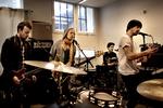 FESTLIGFØLSOM. De fire drenge i det danske band The Floor is Made of Lava glæder sig som vanvittige til dagens koncert på Odeon. 