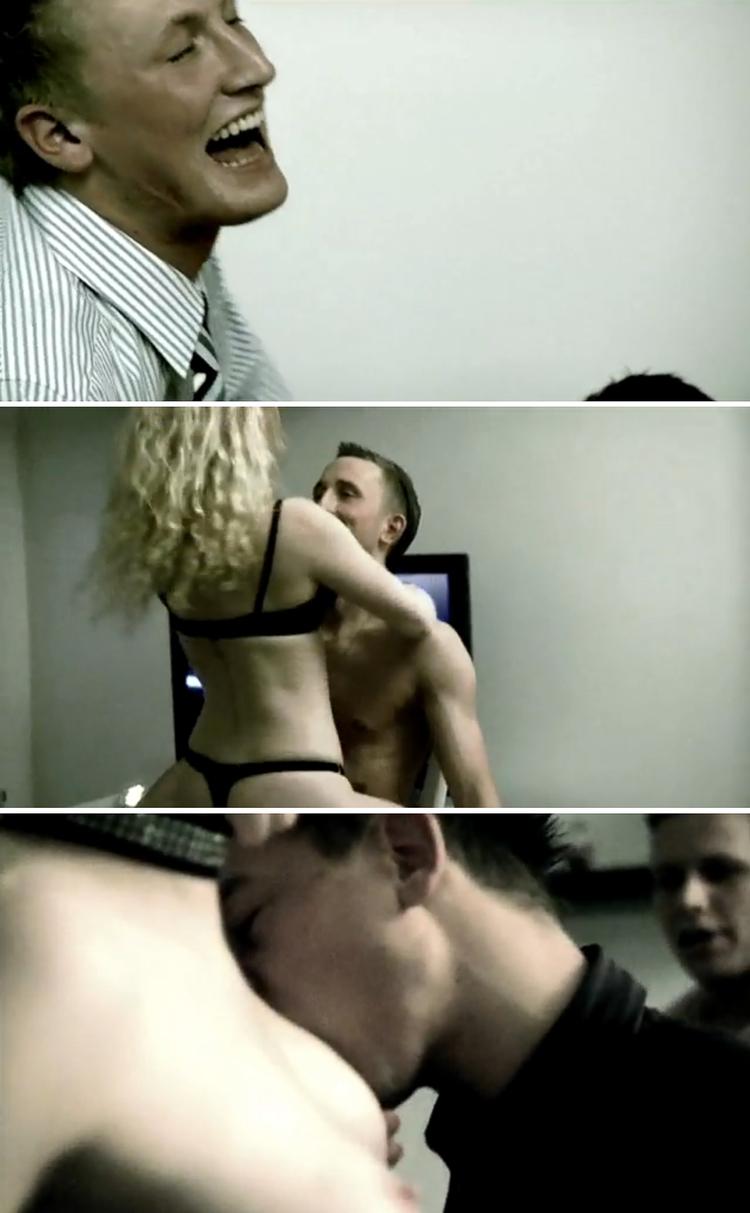 Snyd? Dokumentarfilmen 'Armadillo' indledes med  billeder fra soldaternes  afskedsfest, hvor en stripper underholder 'drengene'. Det kritiseres nu, at instruktøren af filmen betalte stripperen. 