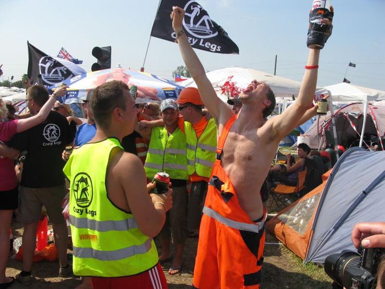 Fisk. Årets lejr har til årets Roskilde Festival indkøbt 66 flasker 'fisk'. Dagens sejr blev naturligvis skyllet ned med bolsjedrikken. 
