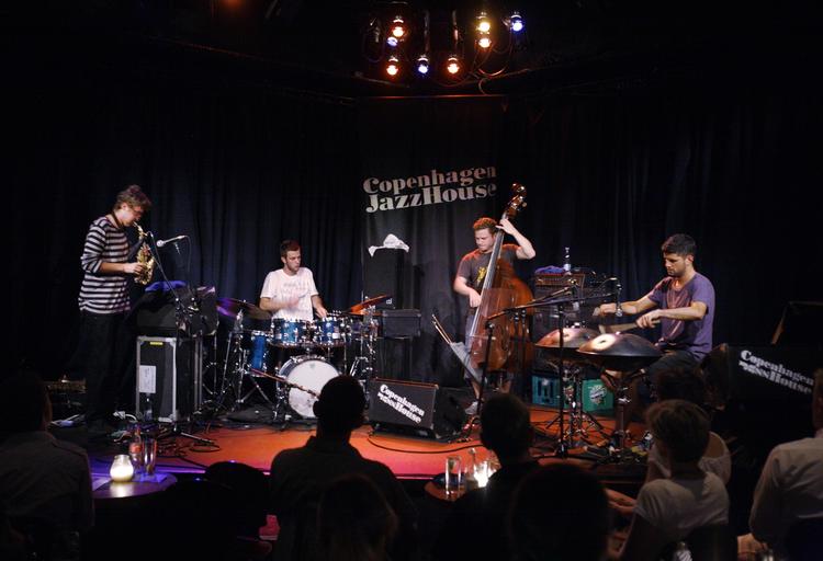 Det skortede ikke på hypen omkring London-kvartetten Portico Quartet. Men de fire drenge formåede ikke at leve op til den under koncerten på Copenhagen JazzHouse. 