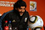 FODBOLDGENI. Maradona var blandt fodboldens bedste på banen, og nu blander han sig også i toppen som træner. 