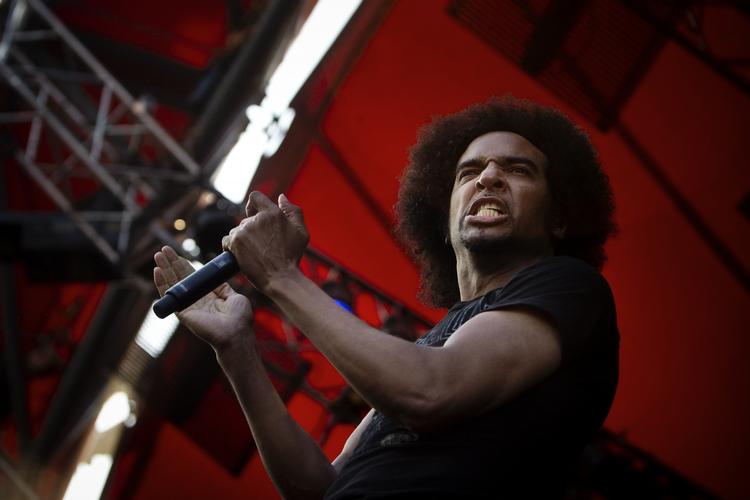 Tungt. Den gamle, gnavne grungerock gungrer af sted igen, bedst hos de lykkeligt genkomne Alice In Chains. 