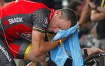 svedig. Lance Armstrong varmede grundigt op og brændte så en eminent enkeltstart af på Tour de Frances prolog. 