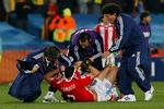 grædefærdig. Ingen kunne trøste Paraguays Oscar Cardozo efter kvartfinalenederlaget til Spanien, hvor han brændte et straffespark. 
