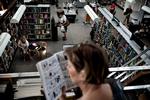 Nedskæring. En af de kommuner, der har sparet på biblioteksudgifterne i år, er Frederiksberg. Her på Hovedbiblioteket var der godt besøgt lørdag  formiddag trods sol og varme udenfor. 