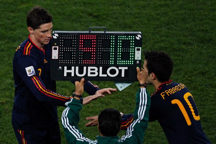 udskiftning. Selv om Fernando Torres (tv.) har spillet dårligt under VM, viser Spaniens landstræner ham fortsat tillid. 