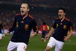 Dobbelt. Spanien har i skikkelse af Iniesta og Villa flere potentielle matchvindertyper, mener den tyske landstræner. 