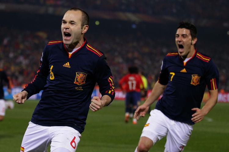 Dobbelt. Spanien har i skikkelse af Iniesta og Villa flere potentielle matchvindertyper, mener den tyske landstræner. 