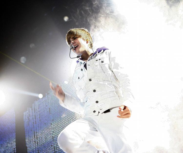 talent. Justin Bieber har lært sig selv at spille klaver, trommer, guitar og trompet. 