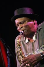 Der var Saxophone Symphosium i Prøvehallen i Valby mandag aften. Men stjernesaxofonisten Bobby Watson spillede både falsk og grimt, mener Politikens anmelder. 
