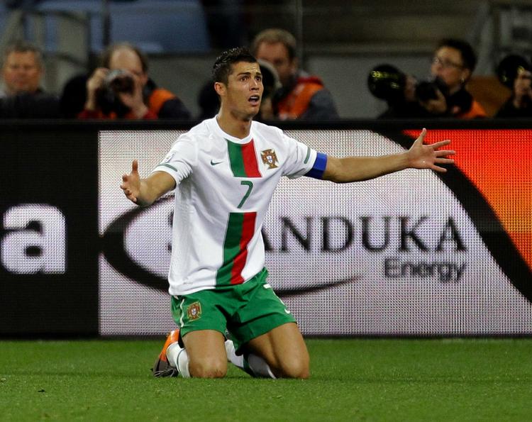 farmand. Cristiano Ronaldo har måske mødt moderen til sit barn, da Portugal mødte Danmark i København sidste år.  Arkivfoto. 