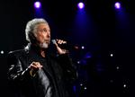 Spirituelt. Island Records håbede på en Tom Jones-plade med hits i stil med 'Sex Bomb' og 'Mama Told Me'. I stedet har den walisiske crooner begået et spirituelt album med sangtitler som 'Lord Help the Poor and Needy', 'If I Give My Soul' og 'Burning Hell'. Arkivfoto. 