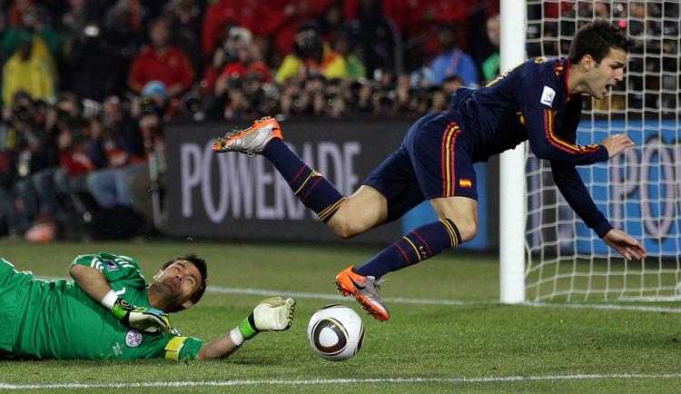 SKADET. Spanien må måske undvære Cesc Fabregas i VM-semifinalen mod Tyskland. 