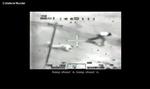 NEDSKYDNING. Helikopterens videokameraer filmede beskydningen af civile irakere i Bagdag. Underteksten viser, hvad der blev sagt om bord på kamphelikopteren under episoden. 