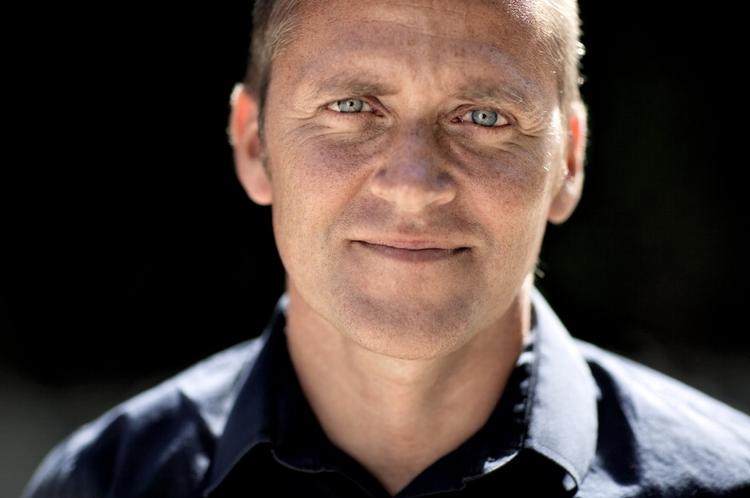 SEJRSHERRE. Partiformand Anders Samuelsen (LA) har god grund til at smile. Liberal Alliance går frem i meningsmålinger for første gang siden 2007. Og han har vundet politiken.dk's læserafstemning om årets politiske sejr. 