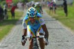 Brosten. Alberto Contador holdt sig trods det vanskelige underlag i top 10 i den sammenlagte stilling. 