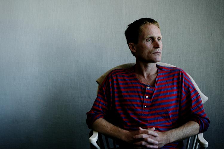 tilbagetrukket. Peter Høeg fotograferet i forbindelse med udgivelsen af 'Den stille pige' - i 2006. Arkivfoto: Anders Birch 